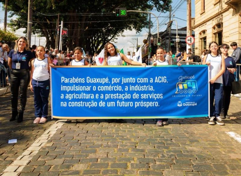 ACIG leva mensagem de desenvolvimento e união durante desfile dos 114 anos de Guaxupé